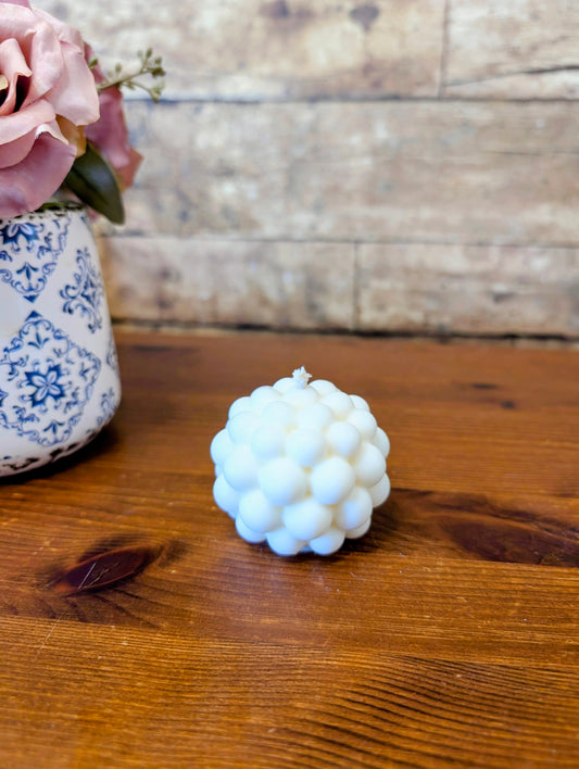 Bubble-Kugelkerze – Moderner Akzent in runder Form