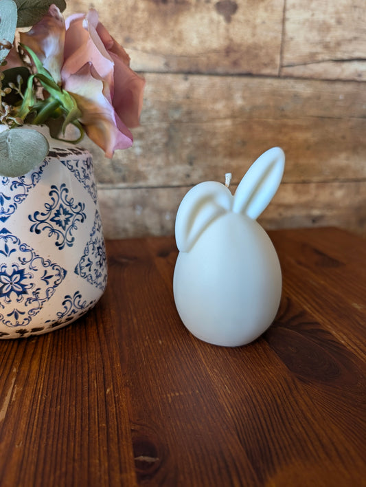 Handgegossene Bio-Sojawachs-Kerze „Bunny Head“ – liebevolle Deko für Frühling & Ostern