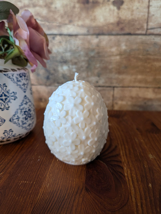 Handgefertigte Bio-Sojawachskerze „Blüten-Ei“ – Frühling für dein Zuhause