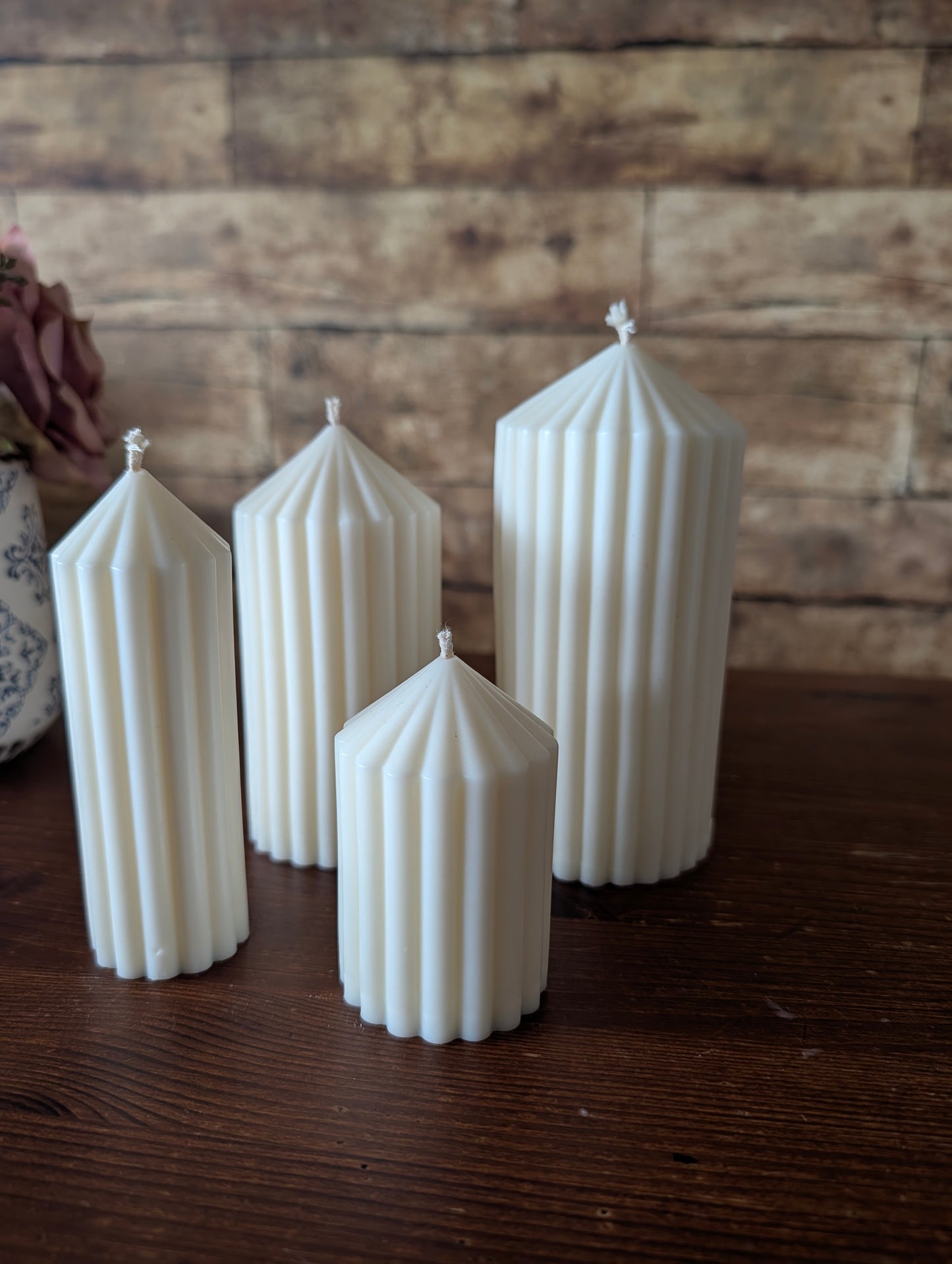 Elegante gerippte Stumpenkerze